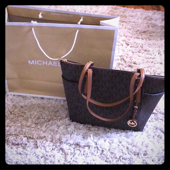 Michael Kors Handbags - ****ONE DAY ONLY SALE****BRAND NEW MK BAG NWT